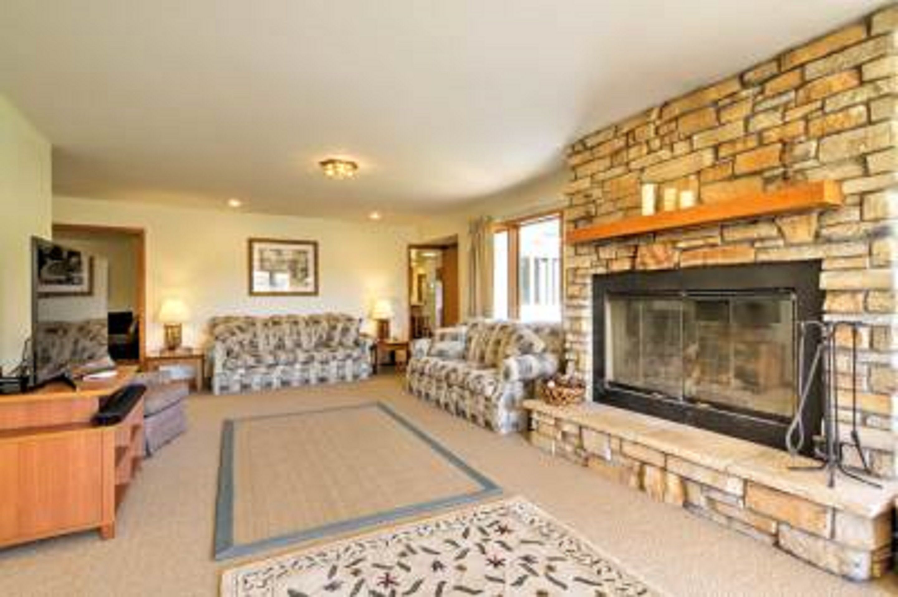 House, 4 Bedrooms | Living room | Table tennis