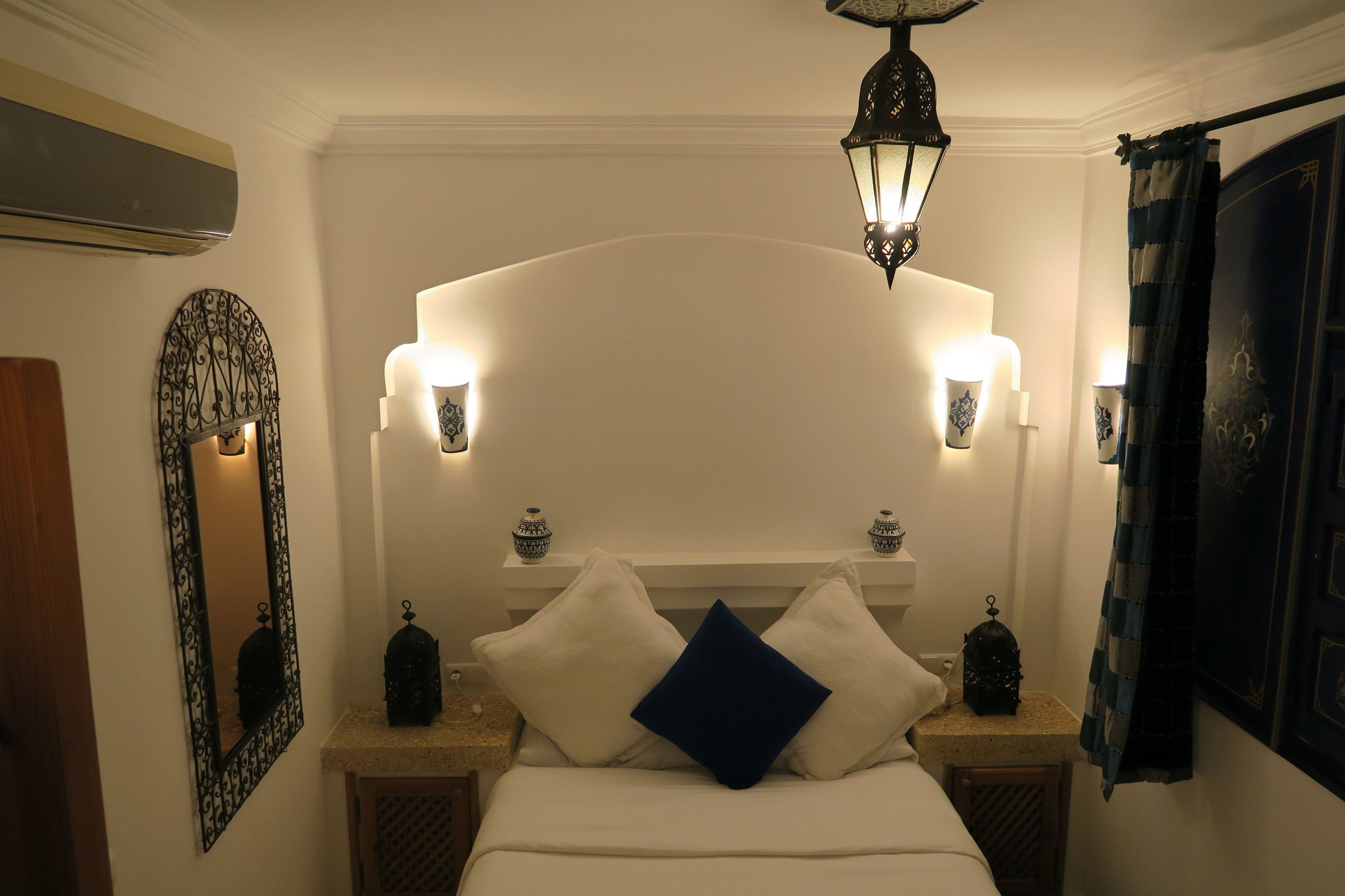 classic single room | in-room safe, desk, free cots/infant beds, rollaway beds