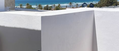 Suite Deluxe, vista mare | Una cassaforte in camera, una scrivania, Wi-Fi gratuito