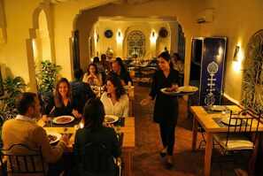 Breakfast, lunch, dinner served; Moroccan cuisine  - Hôtel Al Alba Hammam & Restaurant (Asilah)