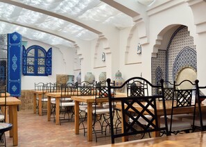 Breakfast, lunch, dinner served; Moroccan cuisine - Hôtel Al Alba Hammam & Restaurant (Asilah)