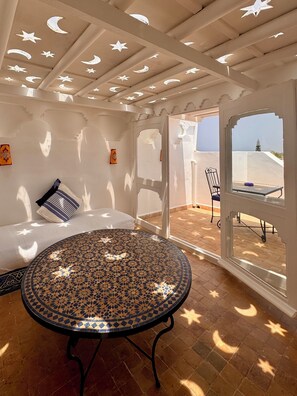 ห้องดีลักซ์สวีท, วิวทะเล | ตู้นิรภัยในห้องพัก, โต๊ะทำงาน, Wi-Fi ฟรี