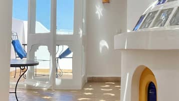 Deluxe Suite, Sea View | In-room safe, desk, free WiFi