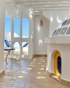 ห้องดีลักซ์สวีท, วิวทะเล | ตู้นิรภัยในห้องพัก, โต๊ะทำงาน, Wi-Fi ฟรี