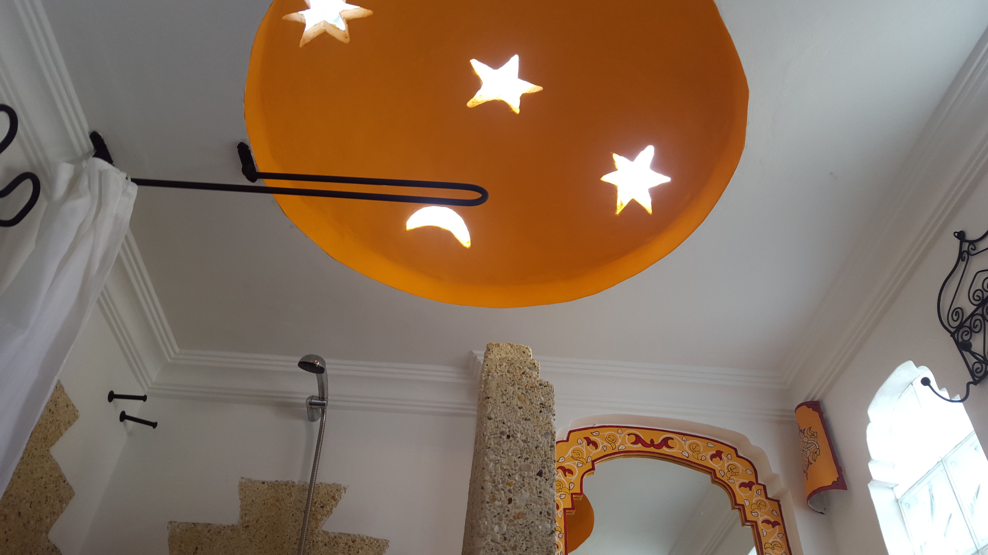 deluxe suite, sea view | bathroom | shower, free toiletries, hair dryer