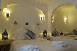 In-room safe, desk, free WiFi - Hôtel Al Alba Hammam & Restaurant (Asilah)