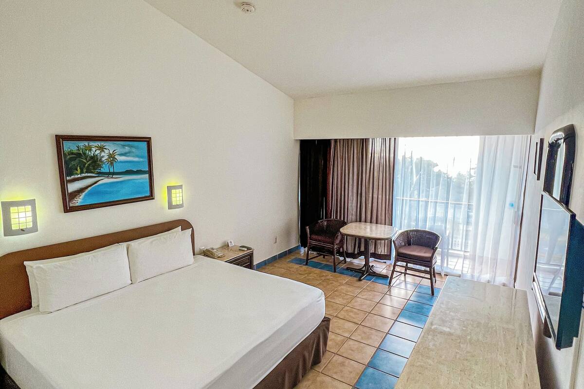 1 bedroom, in-room safe, desk, iron/ironing board