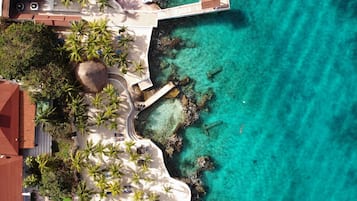 Ubicación a pie de playa, tumbonas, sombrillas y toallas de playa