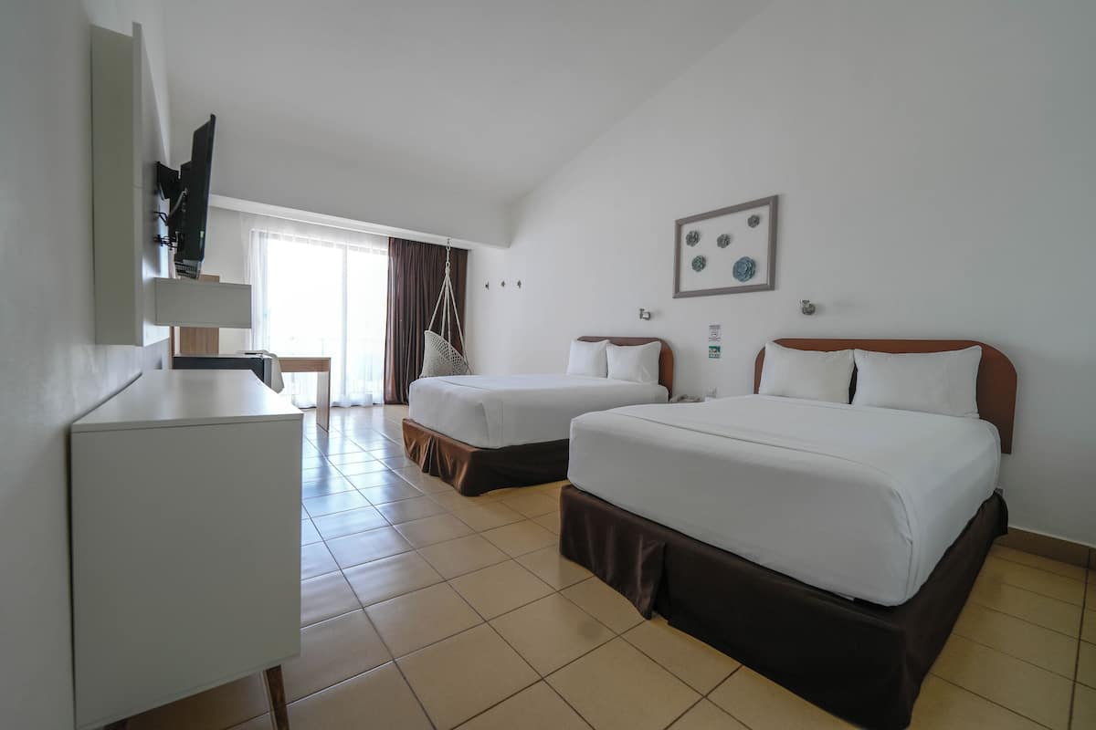 1 bedroom, in-room safe, desk, iron/ironing board