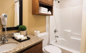 Deluxe Double Room, 2 Queen Beds, Non Smoking, Kitchenette | Bathroom | Combined shower/tub, eco-friendly toiletries, hair dryer, towels - Texas Bungalows Hotel & Hotel Que at Lakeline Austin Cedar Park (Cedar Park)