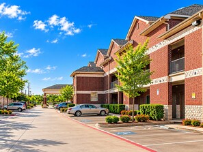 Exterior - Texas Bungalows Hotel & Hotel Que at Lakeline Austin Cedar Park (Cedar Park)