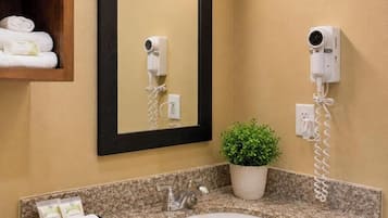 Deluxe Double Room, 2 Queen Beds, Non Smoking, Kitchenette | Bathroom | Combined shower/bathtub, eco-friendly toiletries, hair dryer, towels