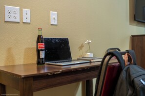 Literie de qualité, lit avec matelas Tempur-Pedic, ameublement unique