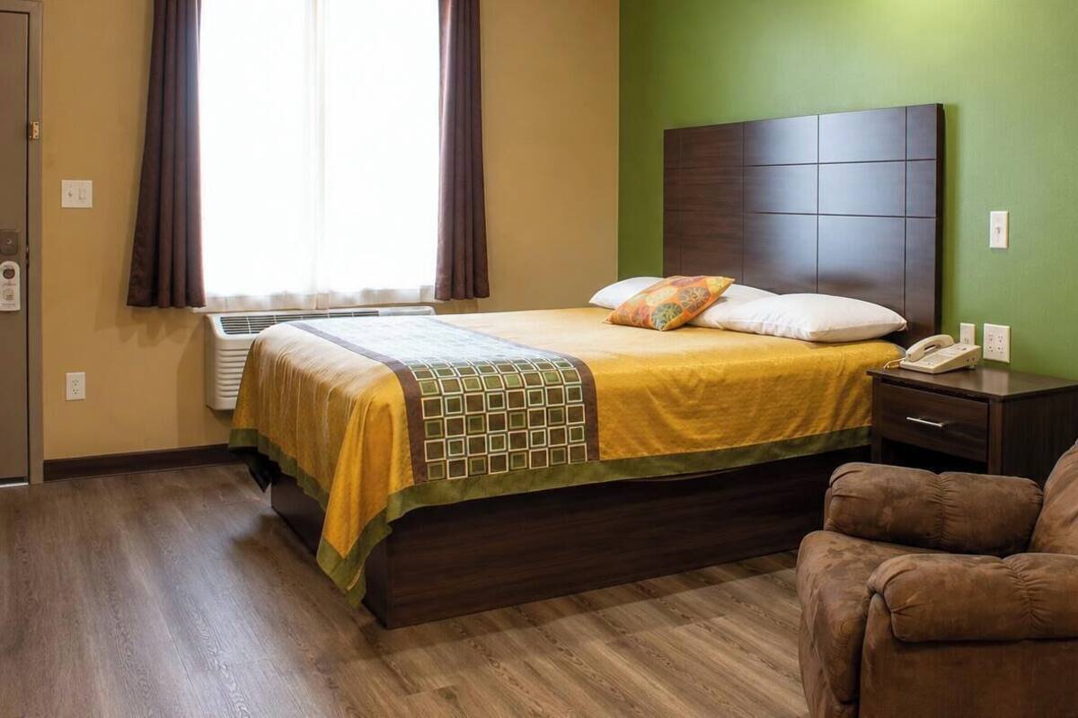 Comfort Single Room, 1 King Bed, Non Smoking, Air conditioning | Premium bedding, Tempur-Pedic beds, desk, laptop workspace
