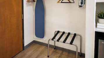 Economy Single Room, 1 King Bed, Non Smoking, Refrigerator & Microwave | Living area | 43-inch Smart TV with digital channels