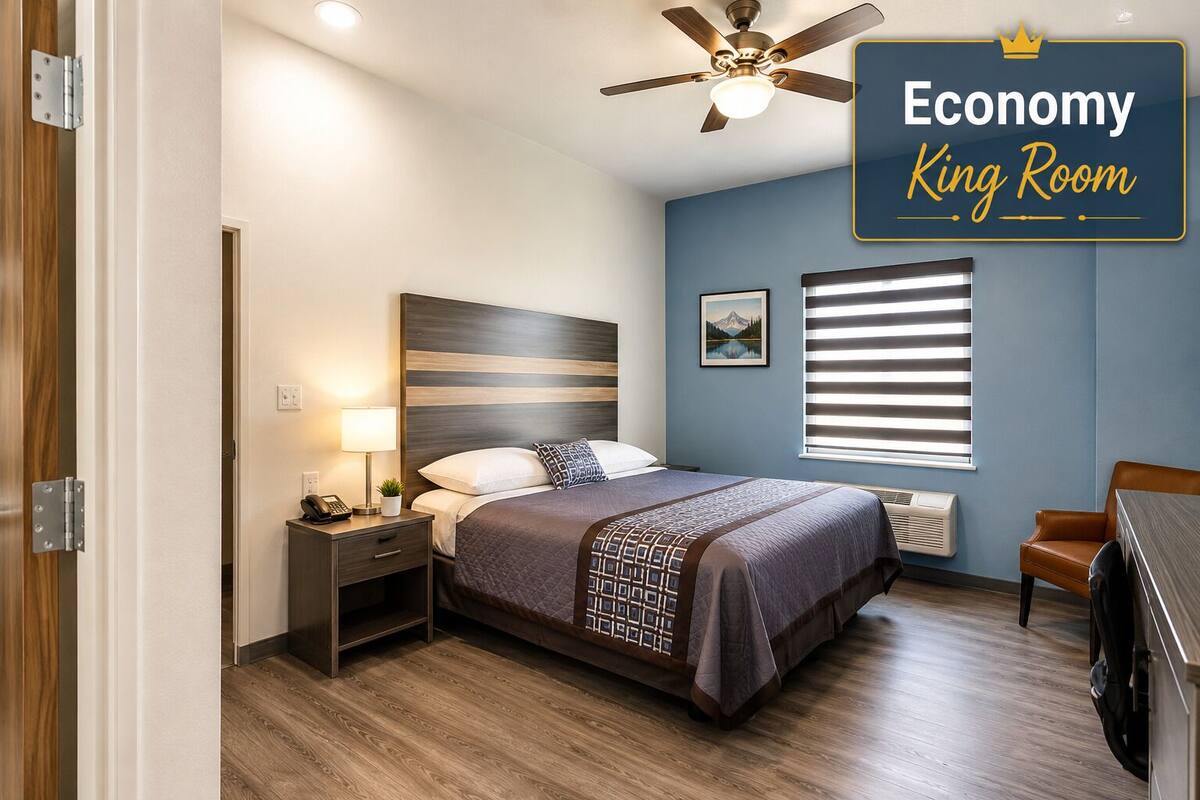 Economy Single Room, 1 King Bed, Non Smoking, Refrigerator & Microwave | Premium bedding, Tempur-Pedic beds, desk, laptop workspace