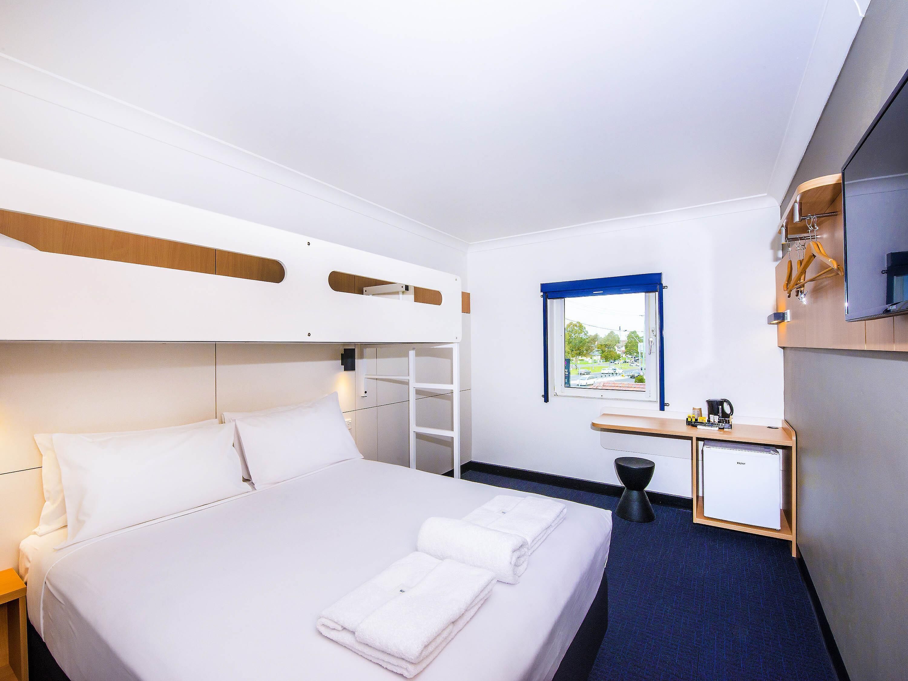 Standard Room, Multiple Beds | Desk, laptop workspace, free WiFi, bed sheets