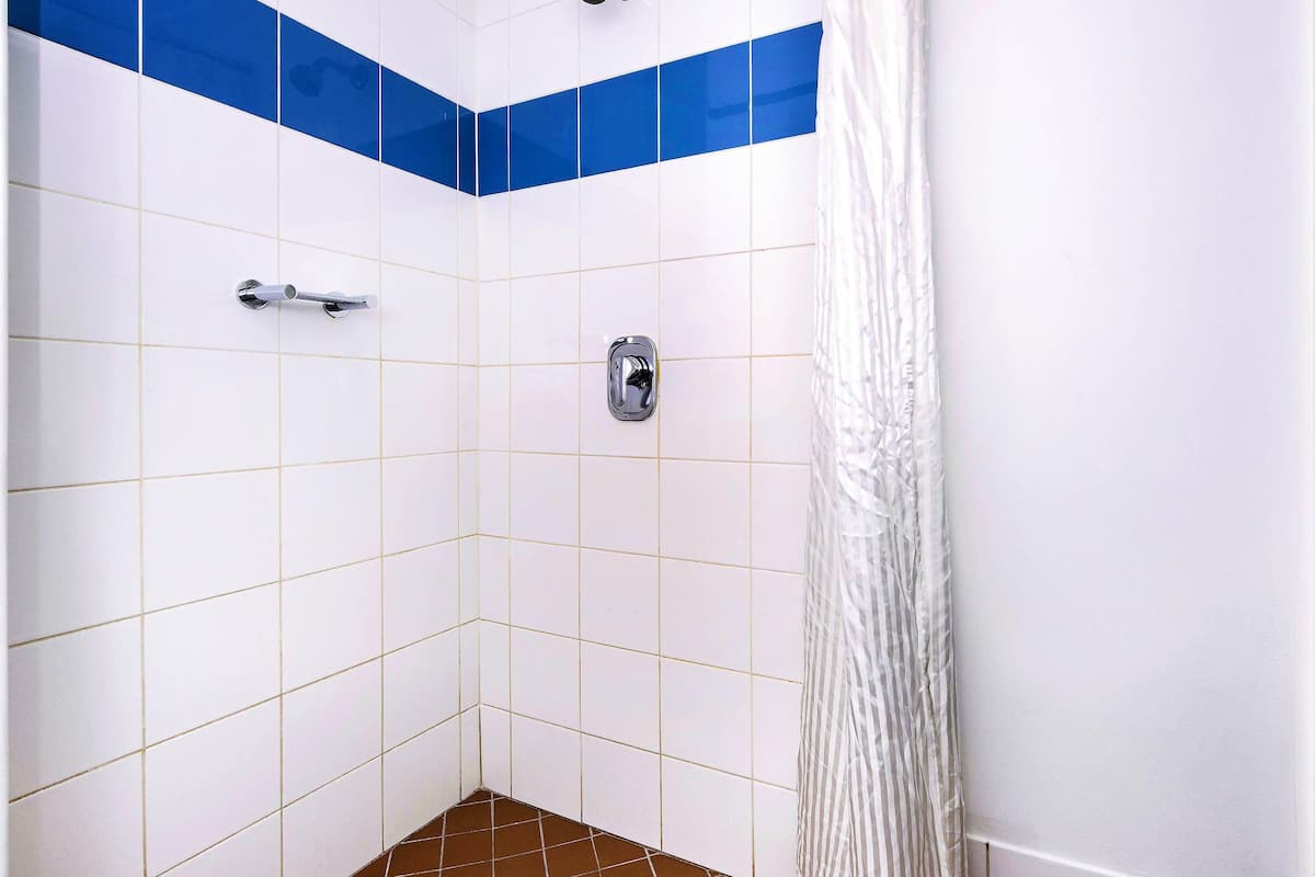 책상, 노트북 작업 공간, 무료 WiFi, 침대 시트