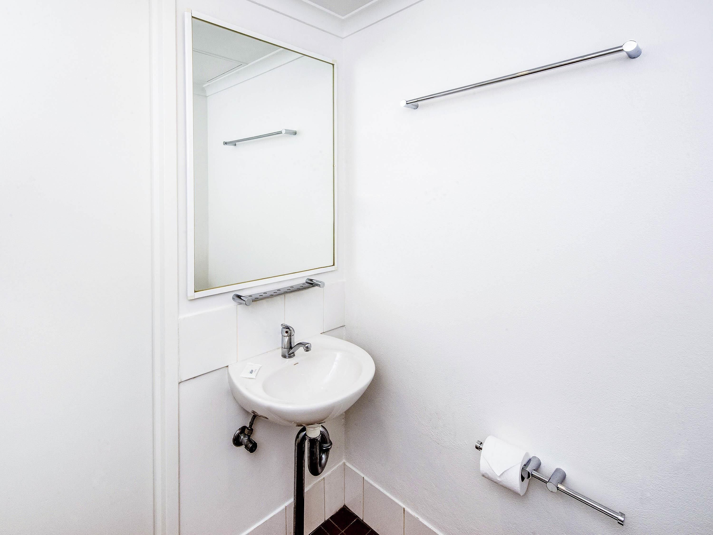 Desk, laptop workspace, free WiFi, bed sheets