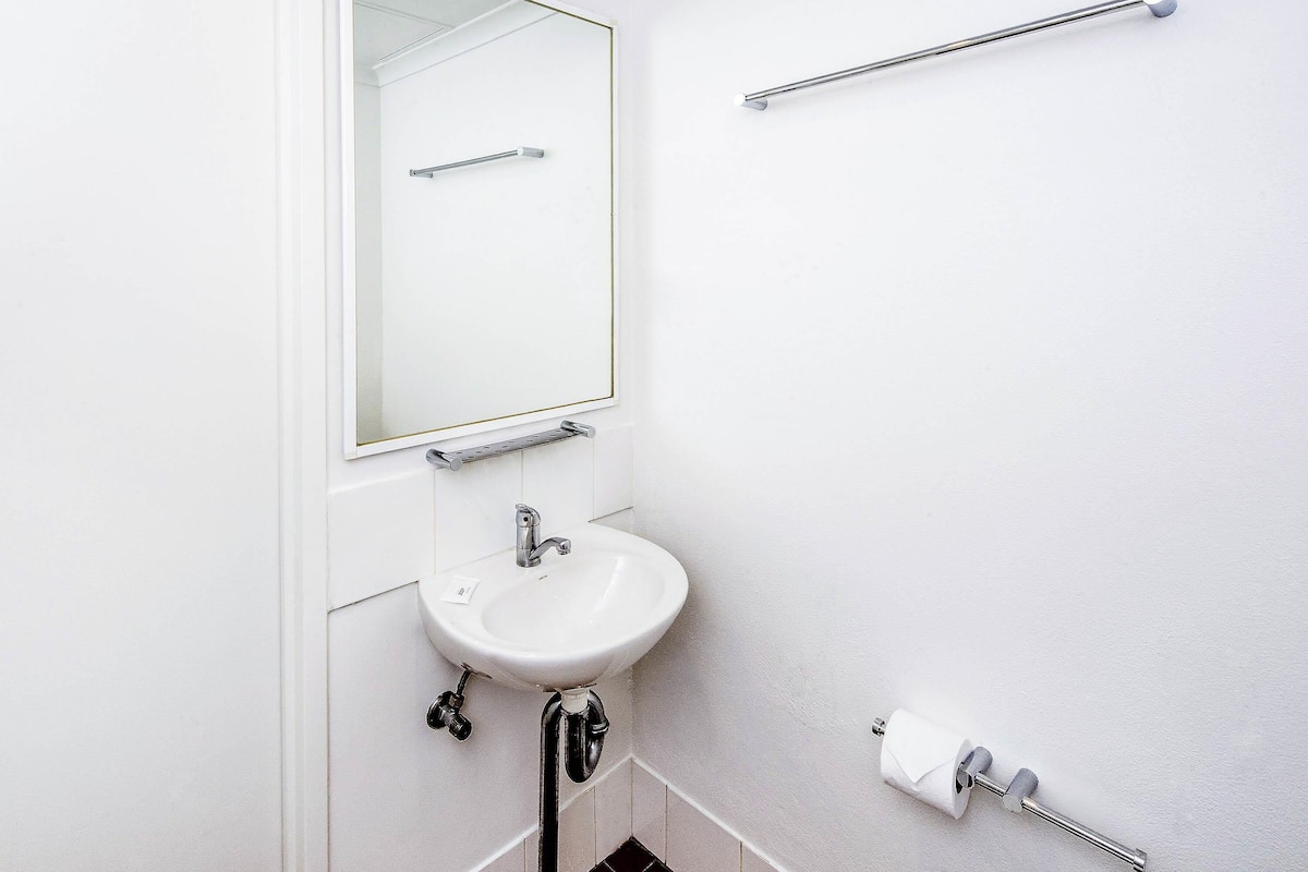 Desk, laptop workspace, free WiFi, bed sheets