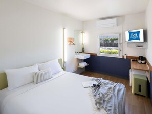 Schreibtisch, laptopgeeigneter Arbeitsplatz, kostenloses WLAN