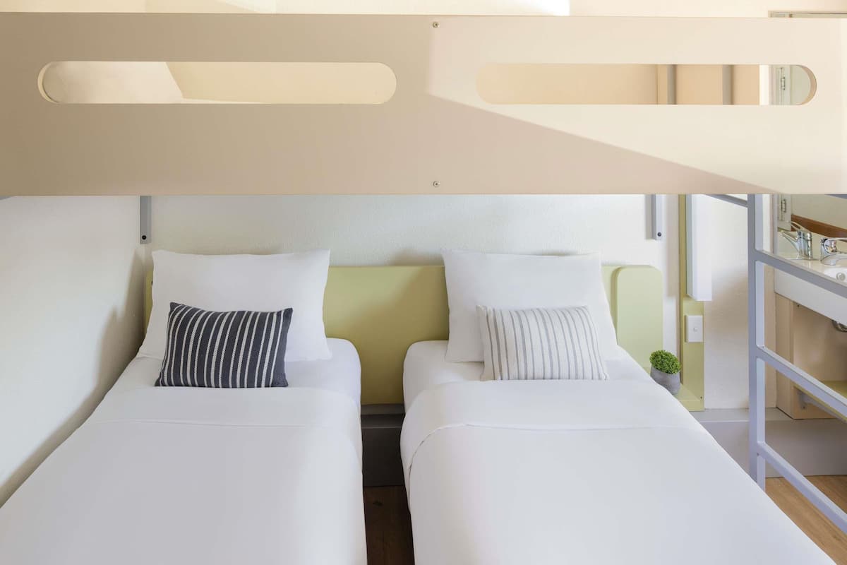 Standard Room, 3 Twin Beds | Desk, laptop workspace, WiFi (free), bed sheets