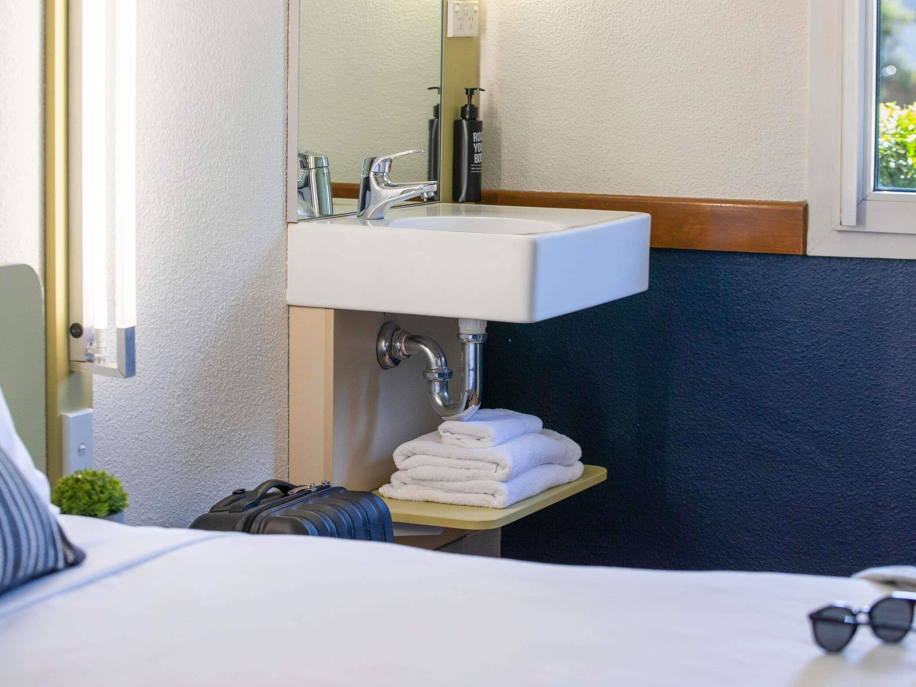 Schreibtisch, laptopgeeigneter Arbeitsplatz, kostenloses WLAN