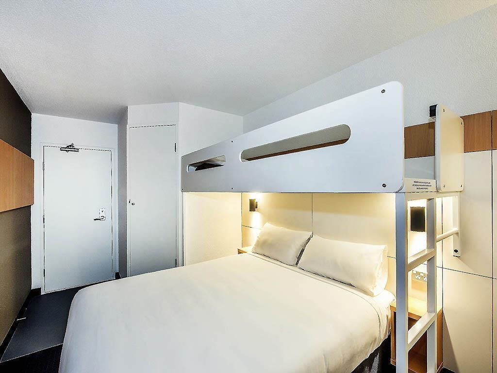 Habitación, varias camas | Wifi gratis y ropa de cama