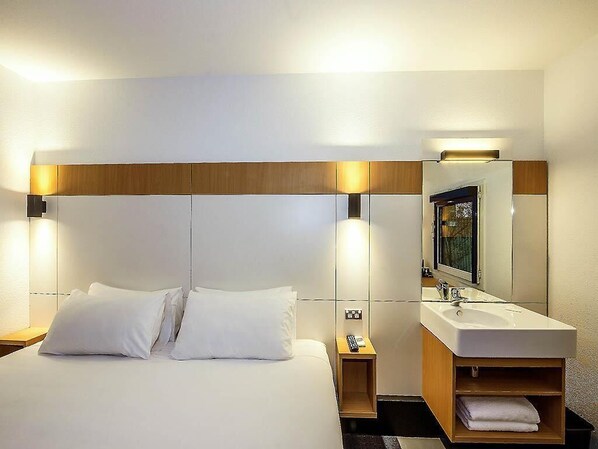 Standard Room, 1 Queen Bed | Free WiFi, bed sheets - ibis budget Enfield (Strathfield South)