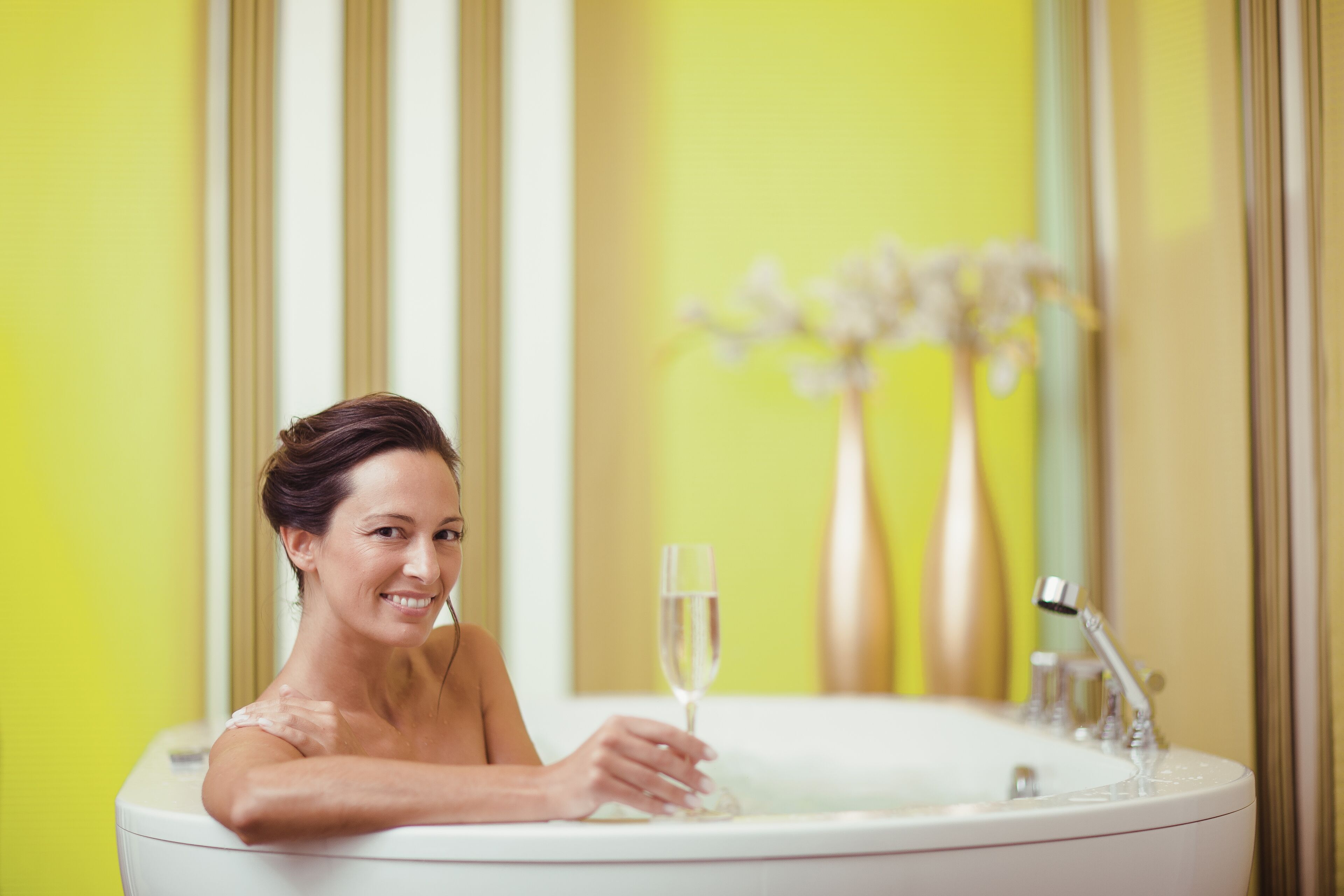 sauna, hot tub, steam room, body treatments, aromatherapy