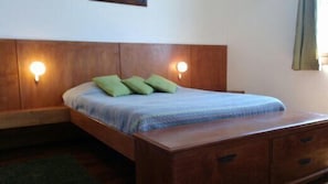 Double Room with private Bathroom | In-room safe, rollaway beds, free WiFi