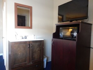 Standard Single Room, 1 Queen Bed | Free WiFi - Citilodge Suites (Missoula)