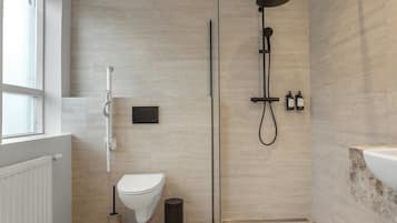Ducha del cuarto de baño