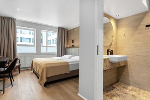 Deluxe Twin Room, Private Bathroom | Desk, free WiFi, bed sheets