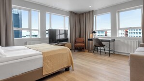 Superior Family Room | Skrifborð, ókeypis þráðlaus nettenging, rúmföt