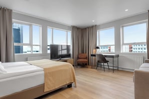 Superior Family Room | Skrifborð, ókeypis þráðlaus nettenging, rúmföt