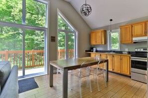 Full-sized fridge, coffee/tea maker, electric kettle