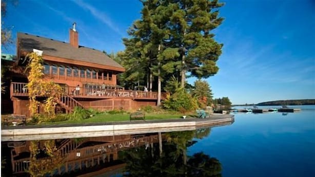 Front of property - Westwind Inn on the Lake (Trent Lakes)