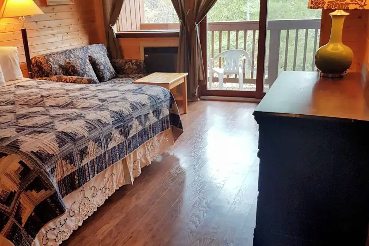 Executive Room, Balcony, Garden View | WiFi (free), individually decorated, individually furnished, bed sheets