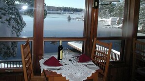 Dining - Westwind Inn on the Lake (Trent Lakes)