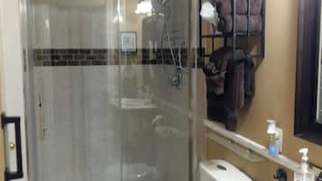 Sparkey's Room, Standard 1 Full Bed, Ensuite | Premium bedding, iron/ironing board, free WiFi, bed sheets