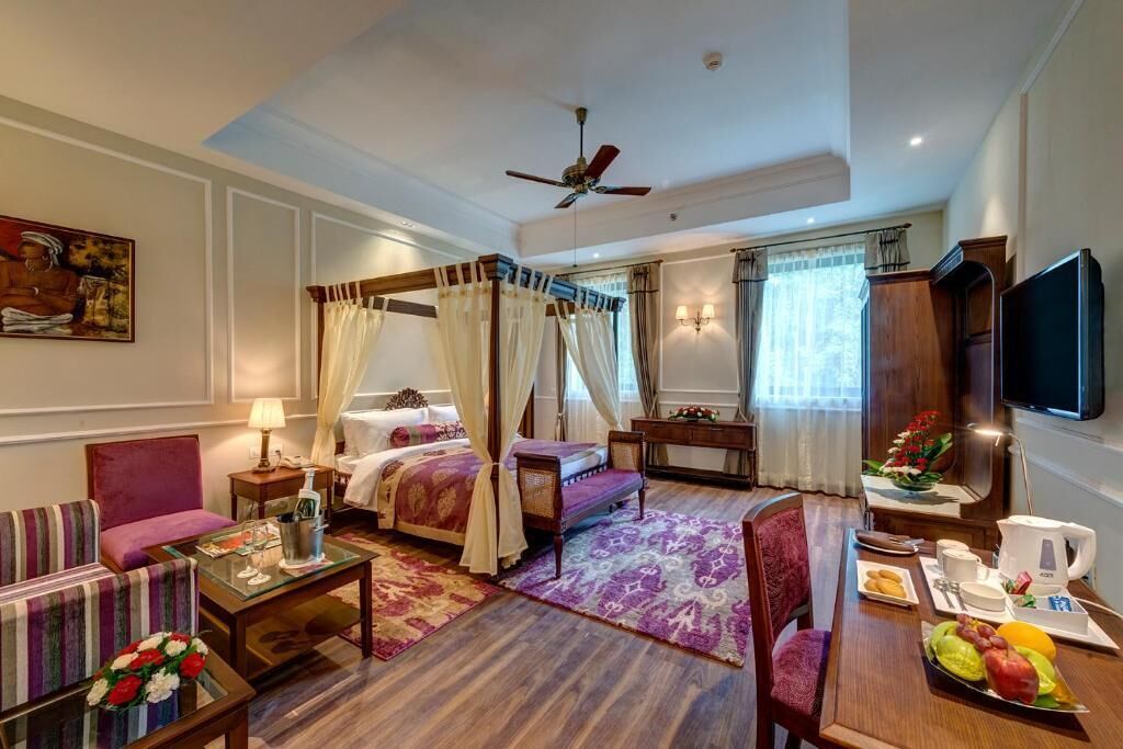 Premium bedding, minibar, desk, iron/ironing board