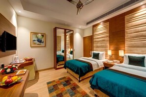 Ropa de cama de alta calidad, minibar, escritorio