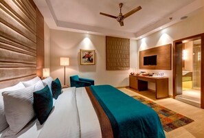 Ropa de cama de alta calidad, minibar, escritorio