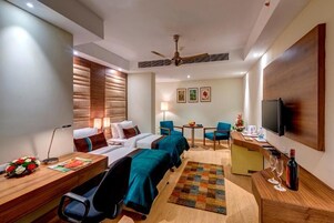 Premium bedding, minibar, desk, iron/ironing board