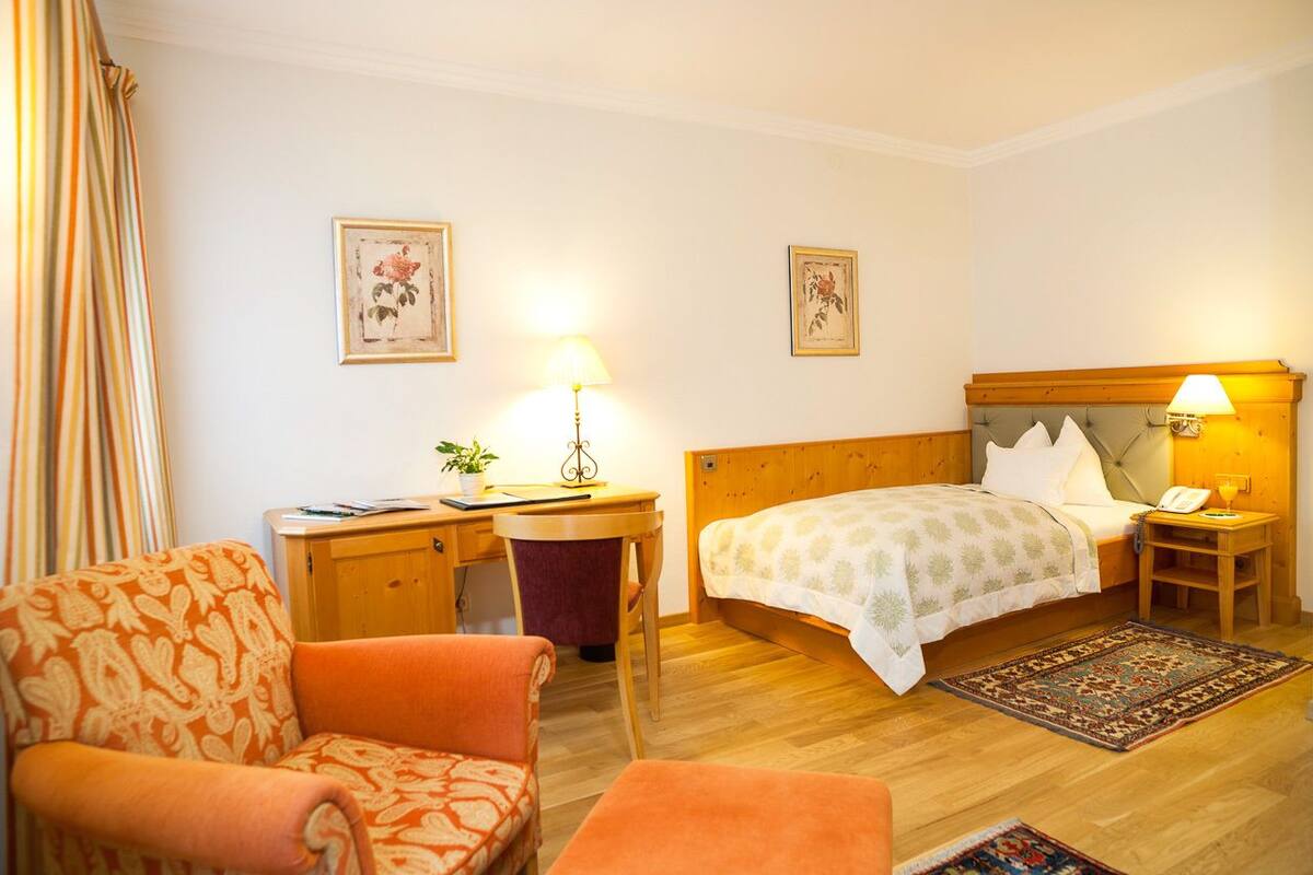 Minibar, in-room safe, desk, free WiFi