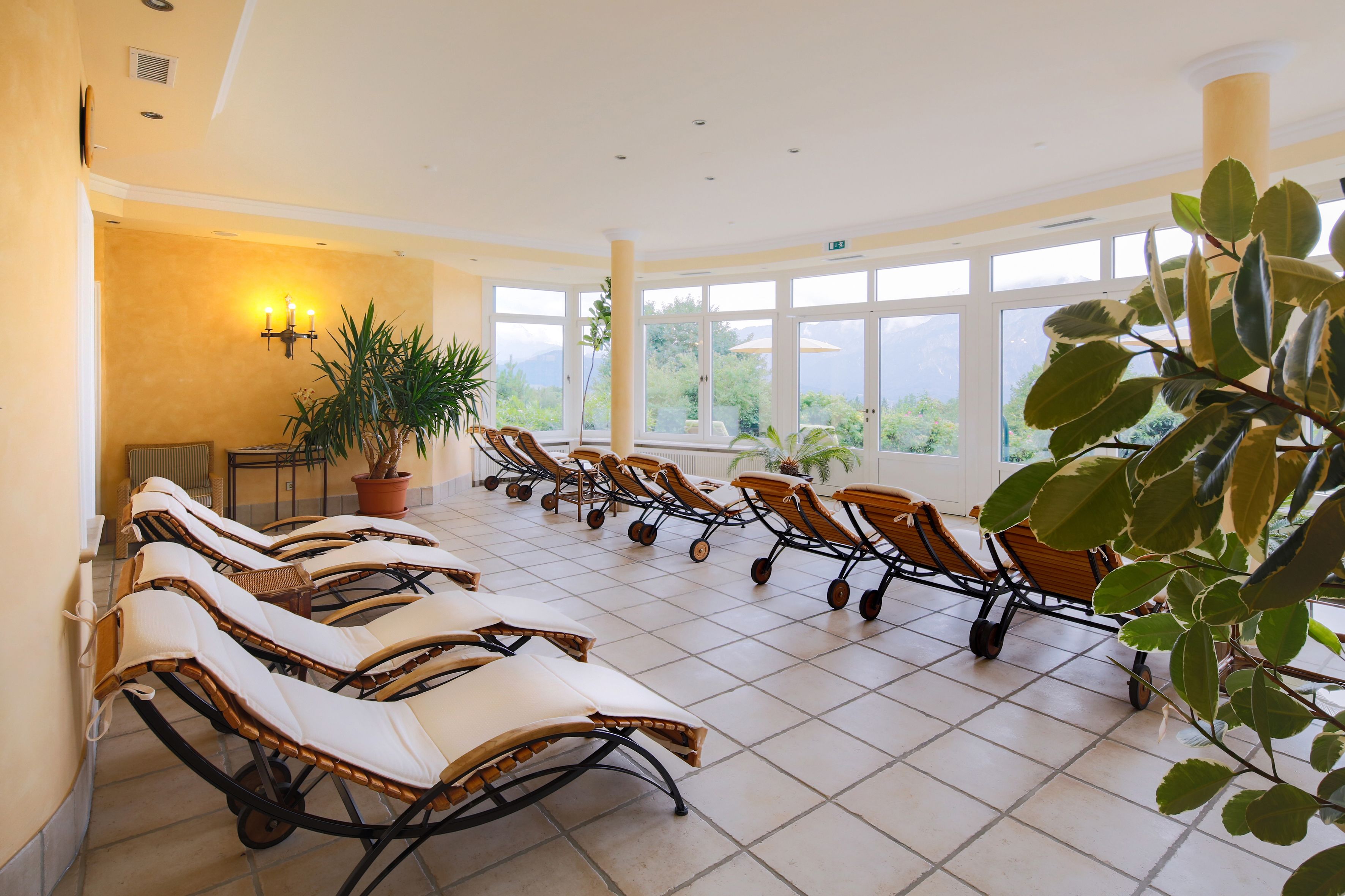 body treatments, hydrotherapy, aromatherapy, body wraps, body scrubs