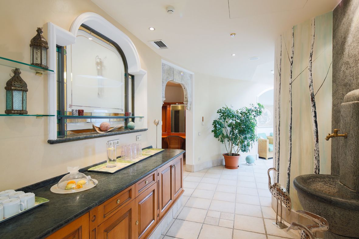 body treatments, hydrotherapy, aromatherapy, body wraps, body scrubs