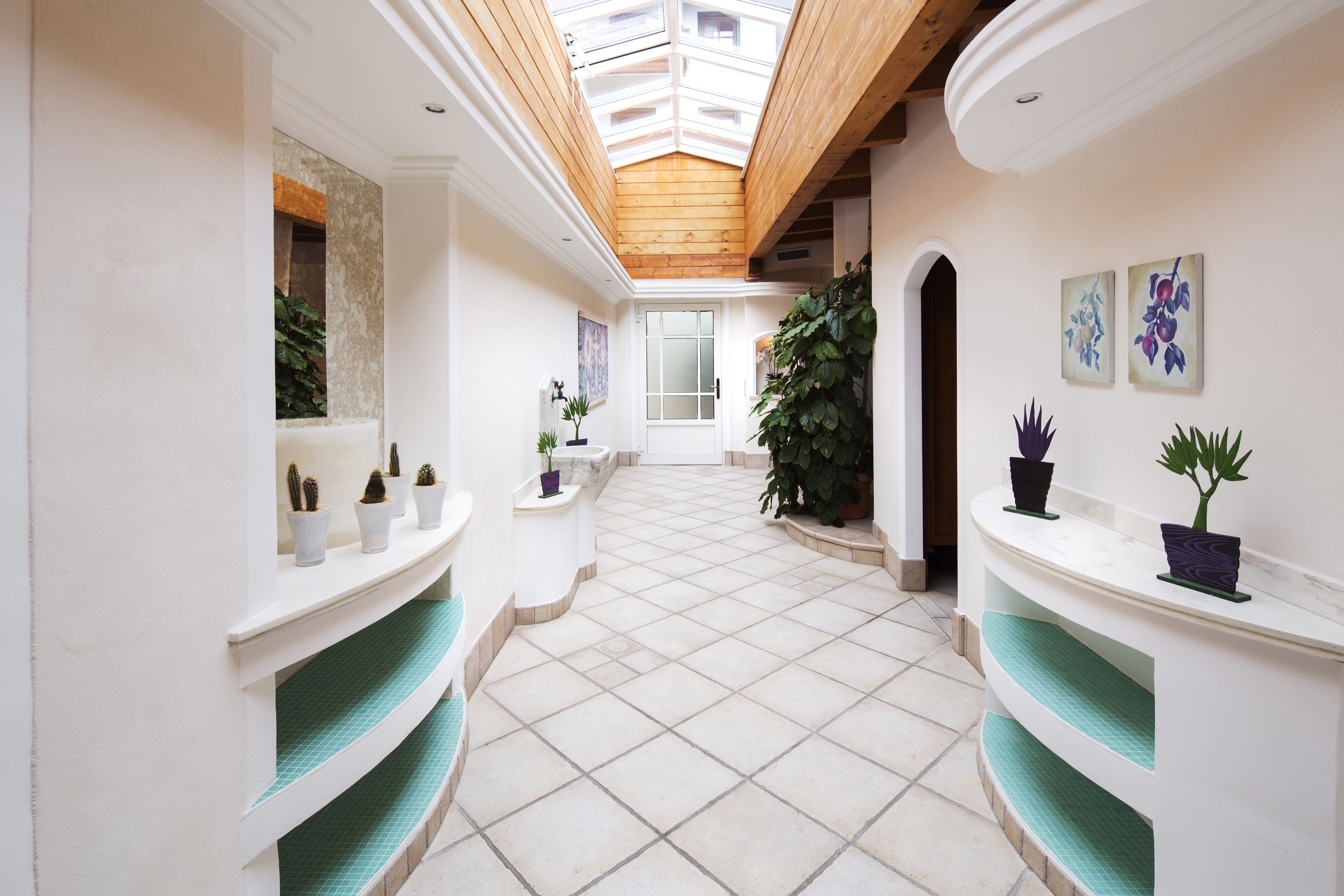 body treatments, hydrotherapy, aromatherapy, body wraps, body scrubs