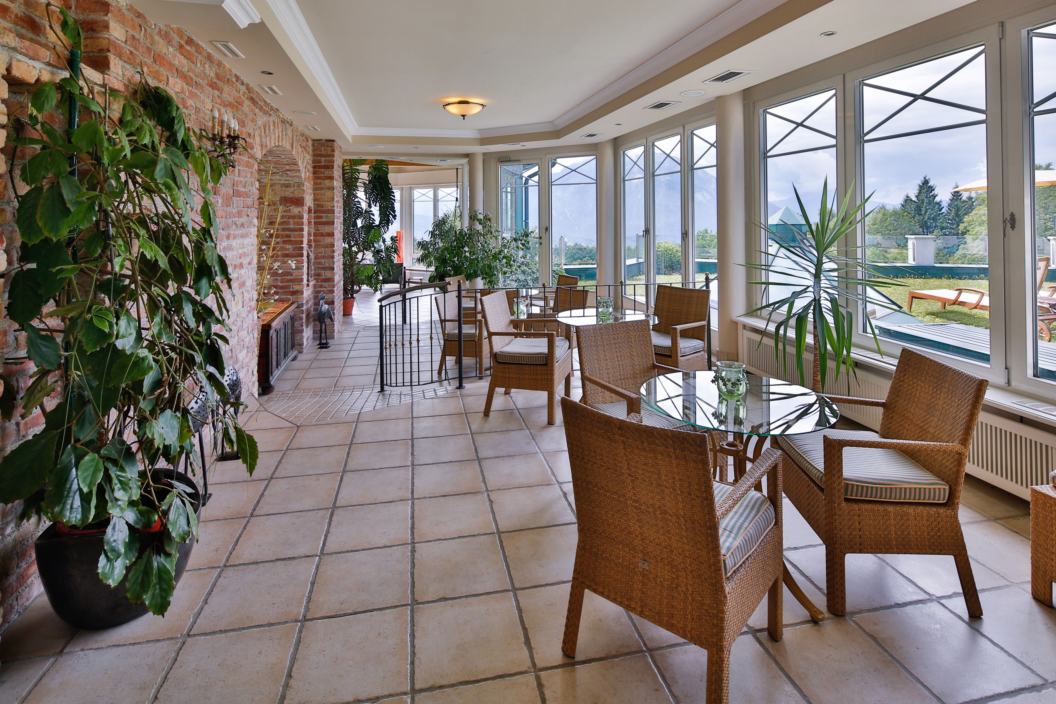 free buffet breakfast